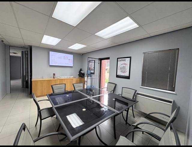 700M² OFFICE FOR SALE IN FOURWAYS